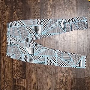 ☆4/$24☆ No Boundries Size L Black blue and white Checkered Leggings